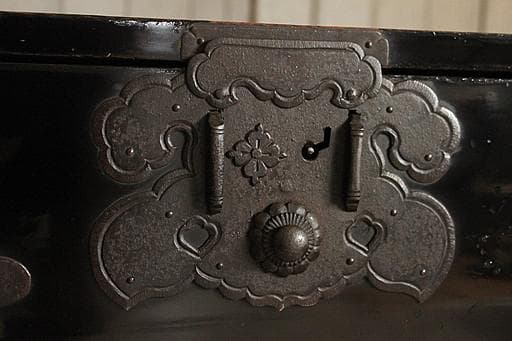 マカロン　時代庄内箪笥　兜金具　時代家具　収納タンス　古家具