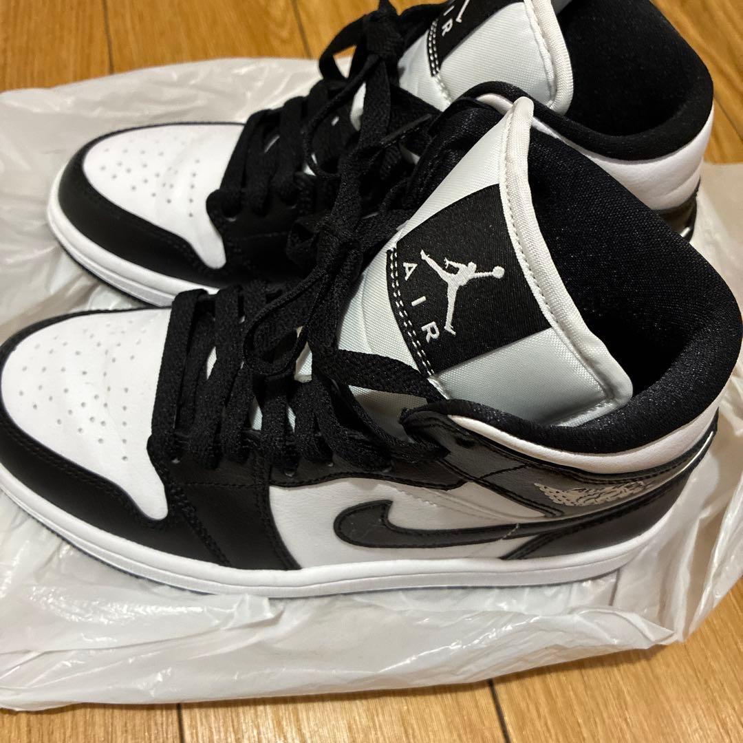 ナイキ エアジョーダン1 ミッド ブラック　ホワイト ブラック