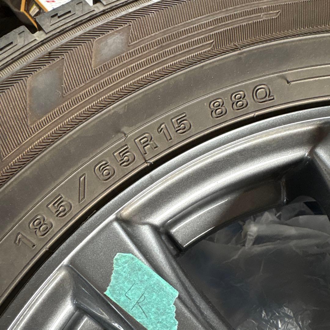 ダンロップ　wintermaxホイール付きスタッドレスタイヤ 185/65R15