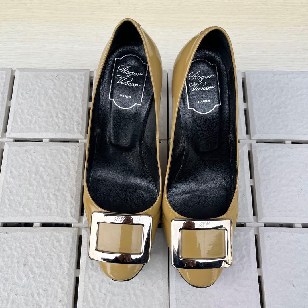 37 ROGER VIVIER 絵馬メル　パンプス　ベージュ　24