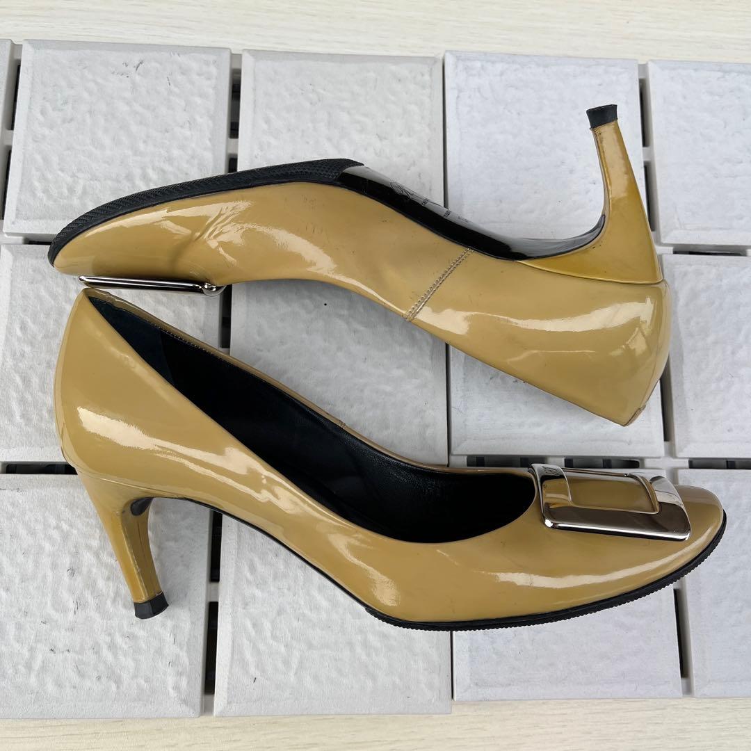 37 ROGER VIVIER 絵馬メル　パンプス　ベージュ　24