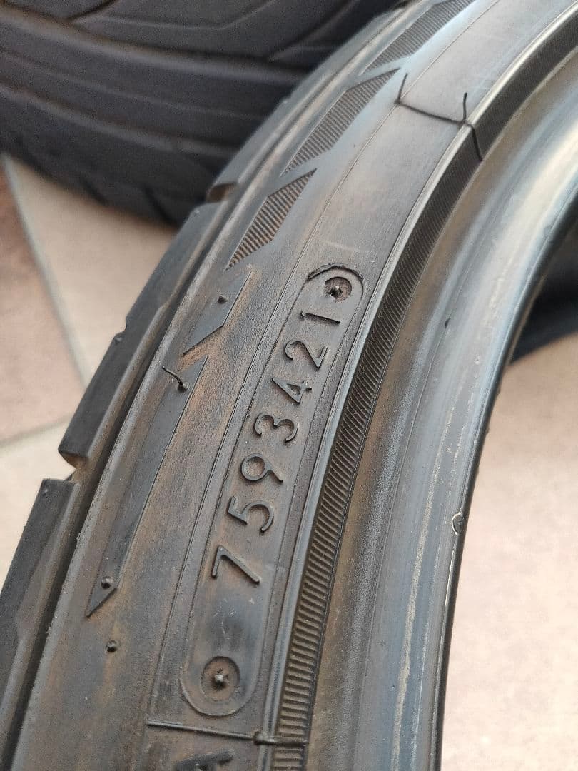 ② NITTO ニットー NT555 245/35R20 2本