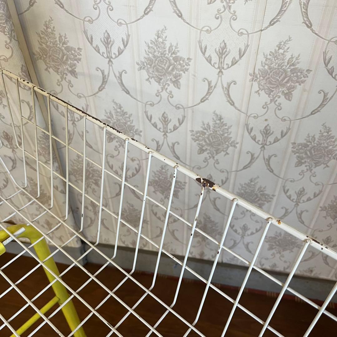 【アンティーク】昭和レトロ 黄色脚 白カゴ キャスター付ワイヤーラック 古道具