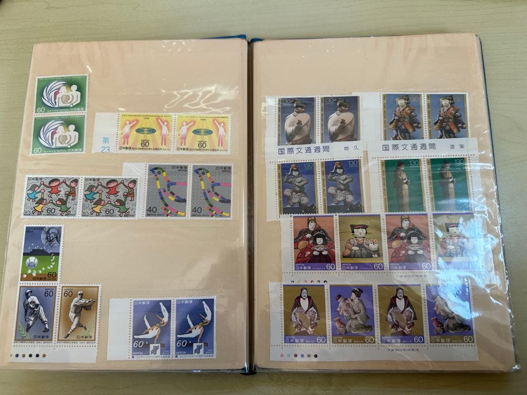 昭和記念切手アルバム 日本切手 未使用多数 ブロック連刷　蒸気機関車・美人画ほか