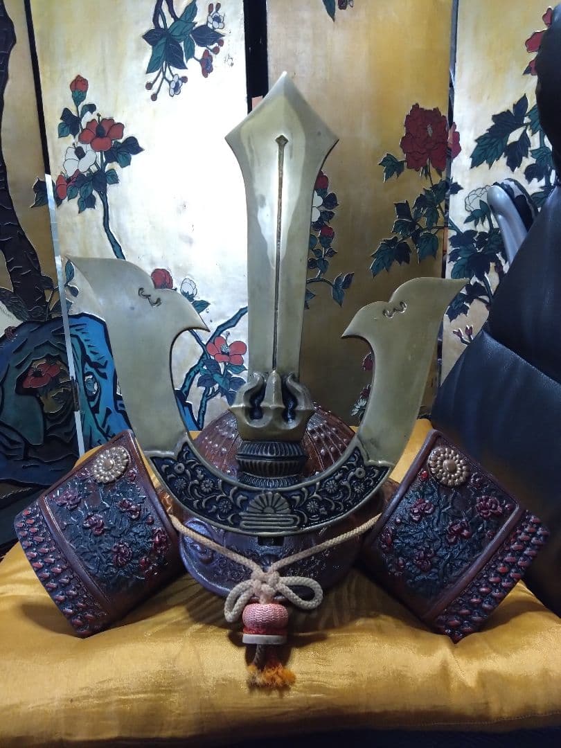 伝統的な日本の金属製兜