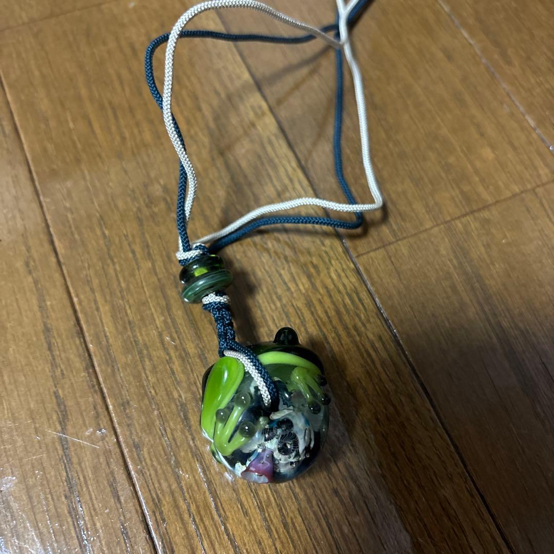 カエルのガラスペンダント