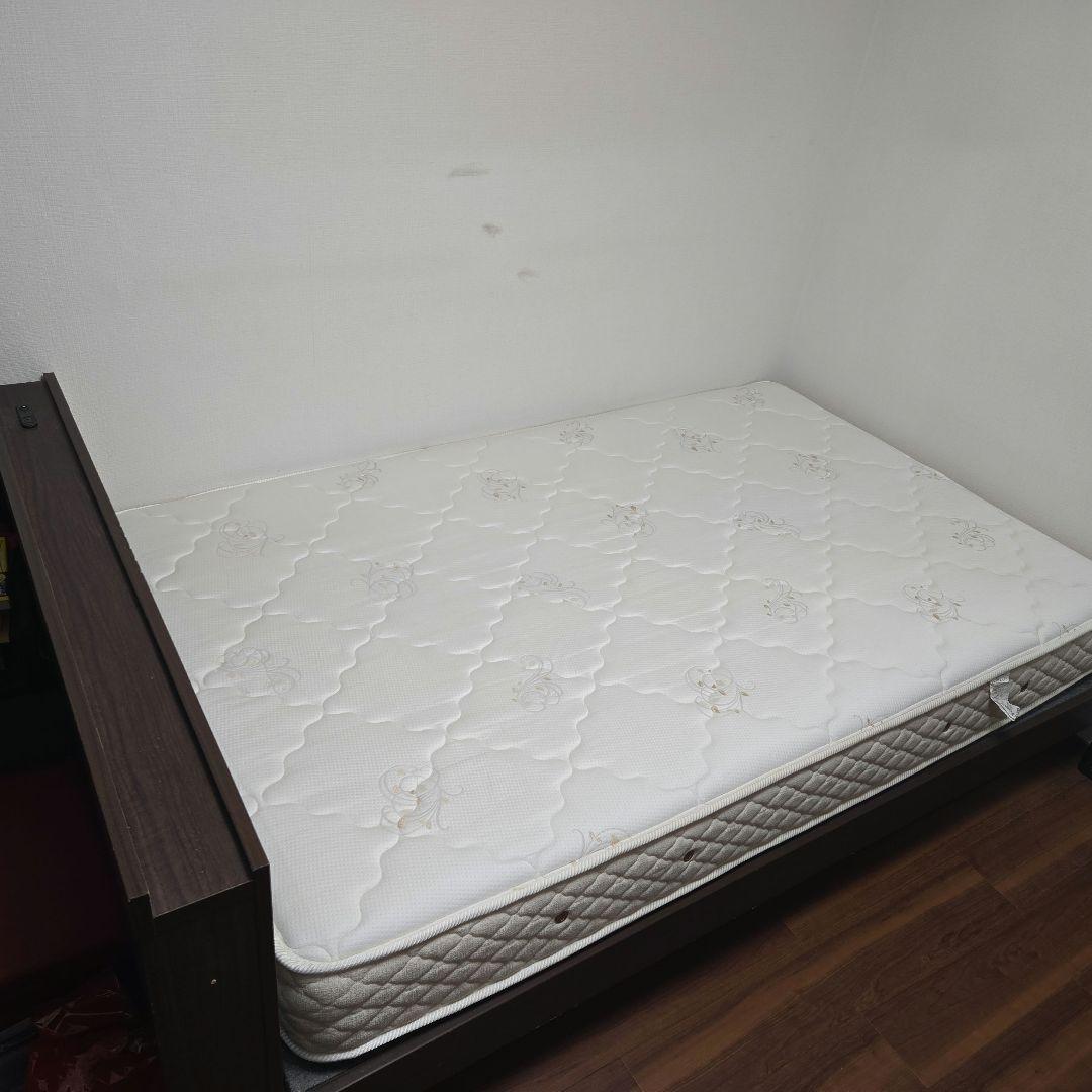 【値下げ中】ニホンベッド　セミダブル 　スプリングマットレス ＋ベッドフレーム