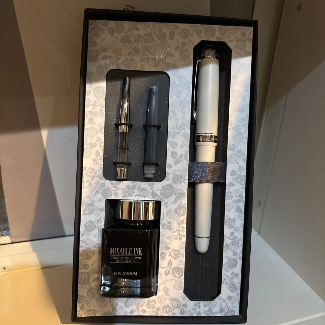 プラチナ　万年筆　マットホワイト