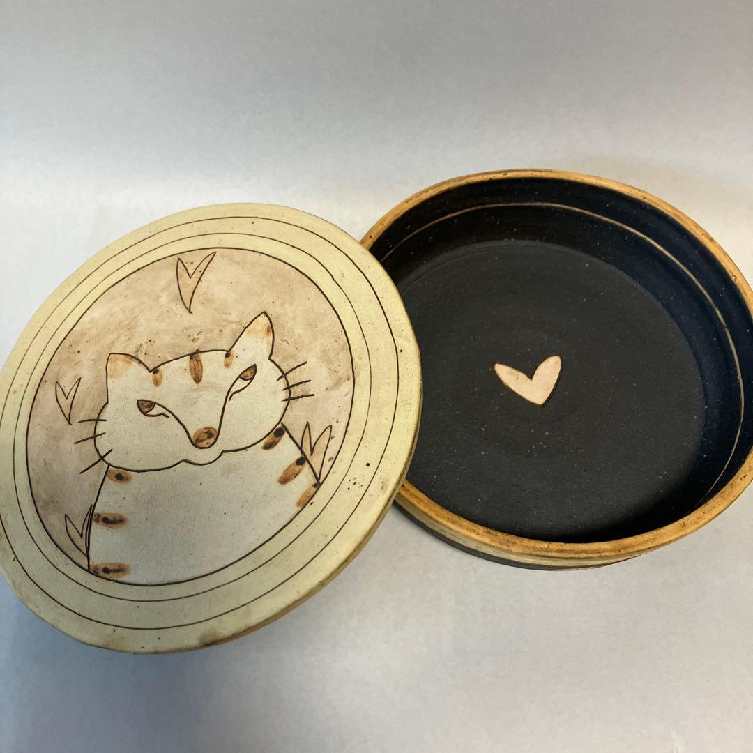 長田恵　ケース　猫　笠間焼　蓋物