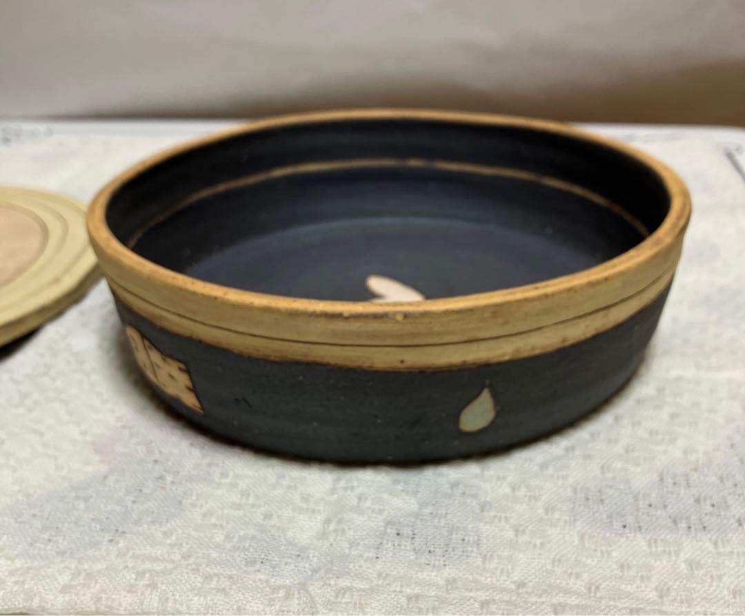 長田恵　ケース　猫　笠間焼　蓋物