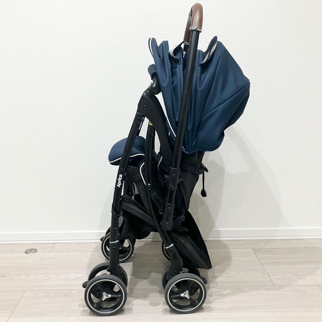 ラクーナクッションAE レインカバー付き　アップリカ　ベビーカー　ネイビー