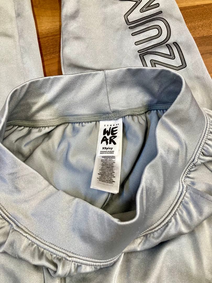 ぷ*ん様 正規品◆ZUMBAズンバ◆薄手シルバーパンツ◆XSサイズ◆中古美品