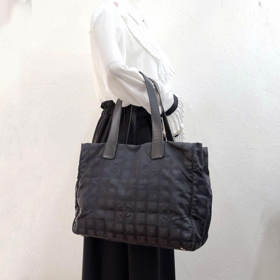 CHANEL シャネル ニュートラベルラインMMトートバッグ 8番台 687