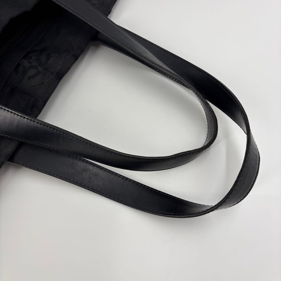CHANEL シャネル ニュートラベルラインMMトートバッグ 8番台 687