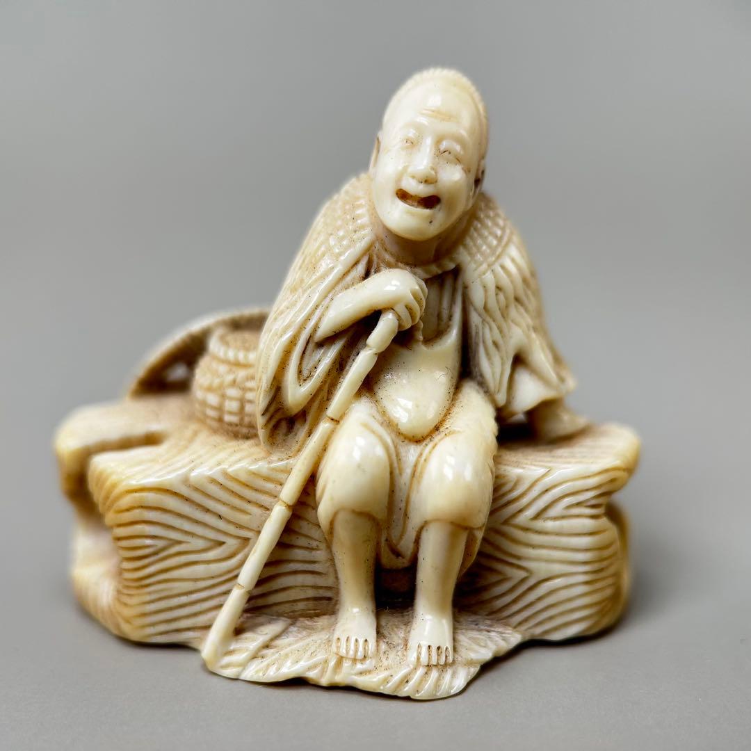 極上　根付　天然素材アンティーク骨董　飾り物　古美術　置物　細密細工　彫刻