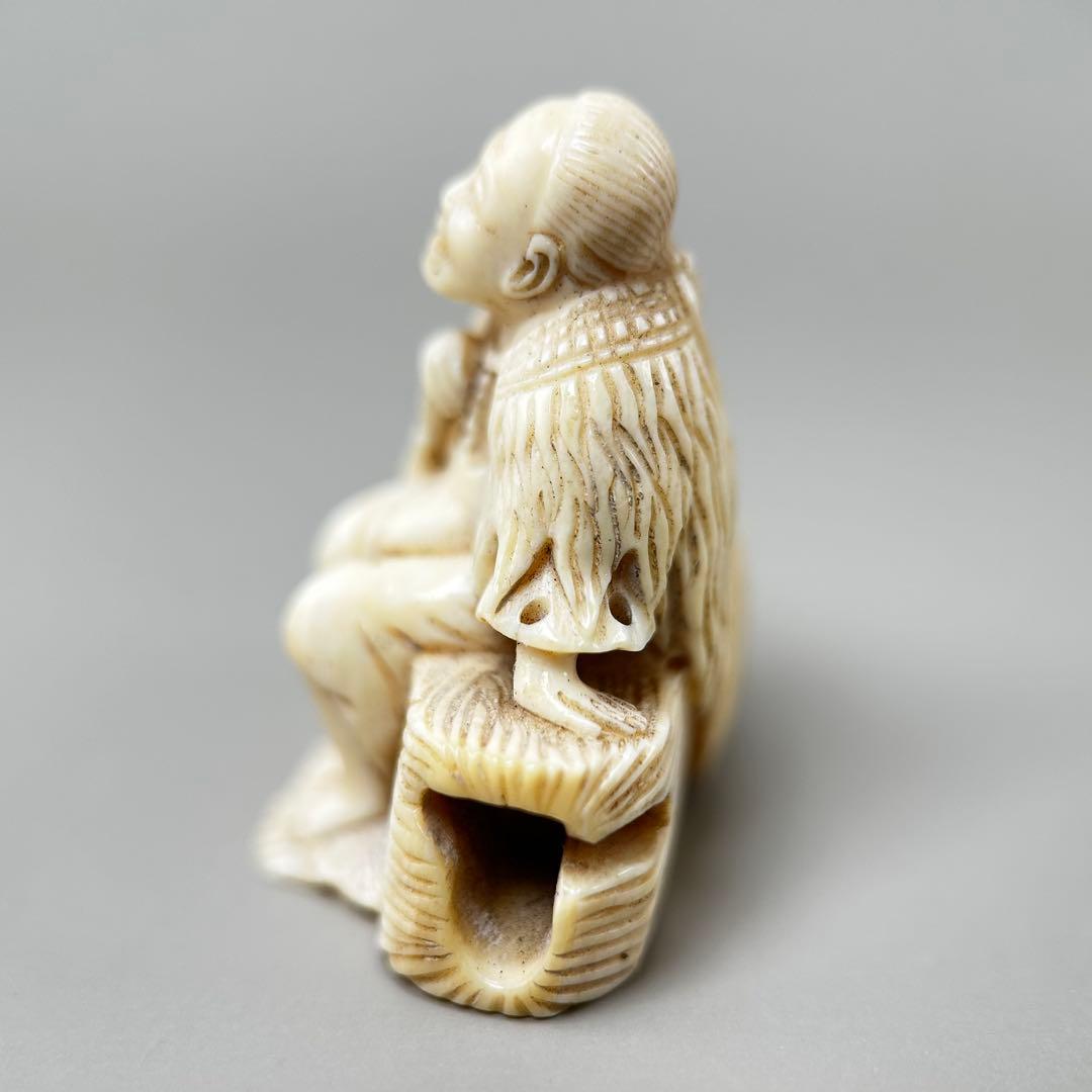 極上　根付　天然素材アンティーク骨董　飾り物　古美術　置物　細密細工　彫刻