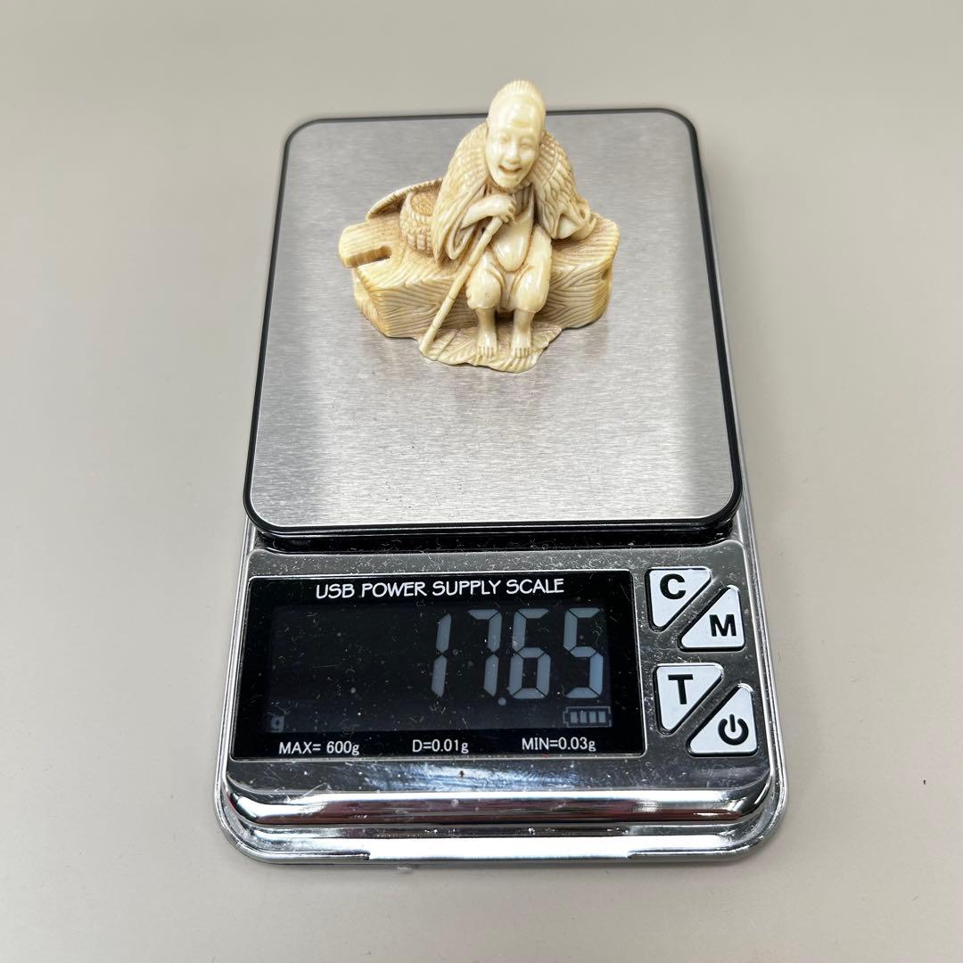 極上　根付　天然素材アンティーク骨董　飾り物　古美術　置物　細密細工　彫刻