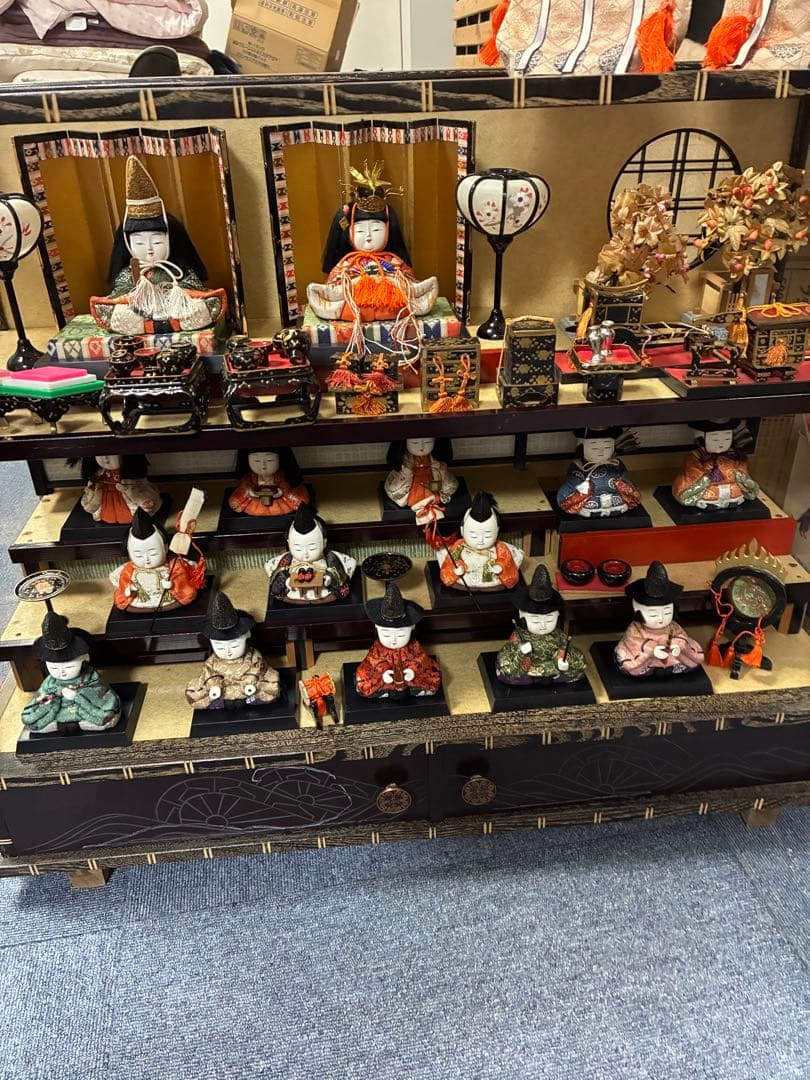 木目込み人形　十五人揃いの雛人形