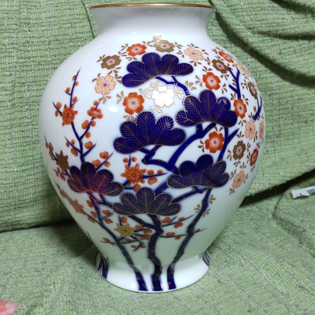 香蘭社花瓶　古伊万里四季木箱入り。楽天では、77.000円で