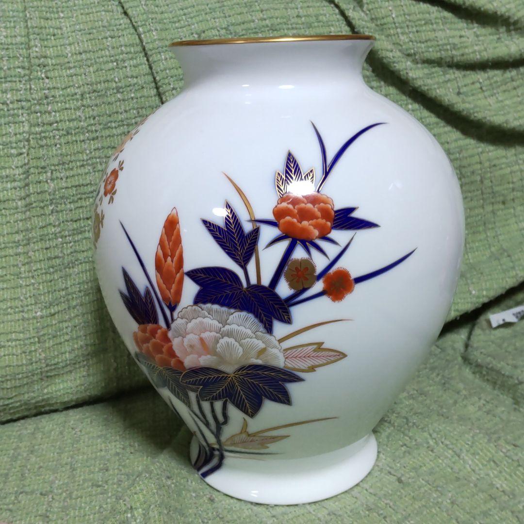 香蘭社花瓶　古伊万里四季木箱入り。楽天では、77.000円で