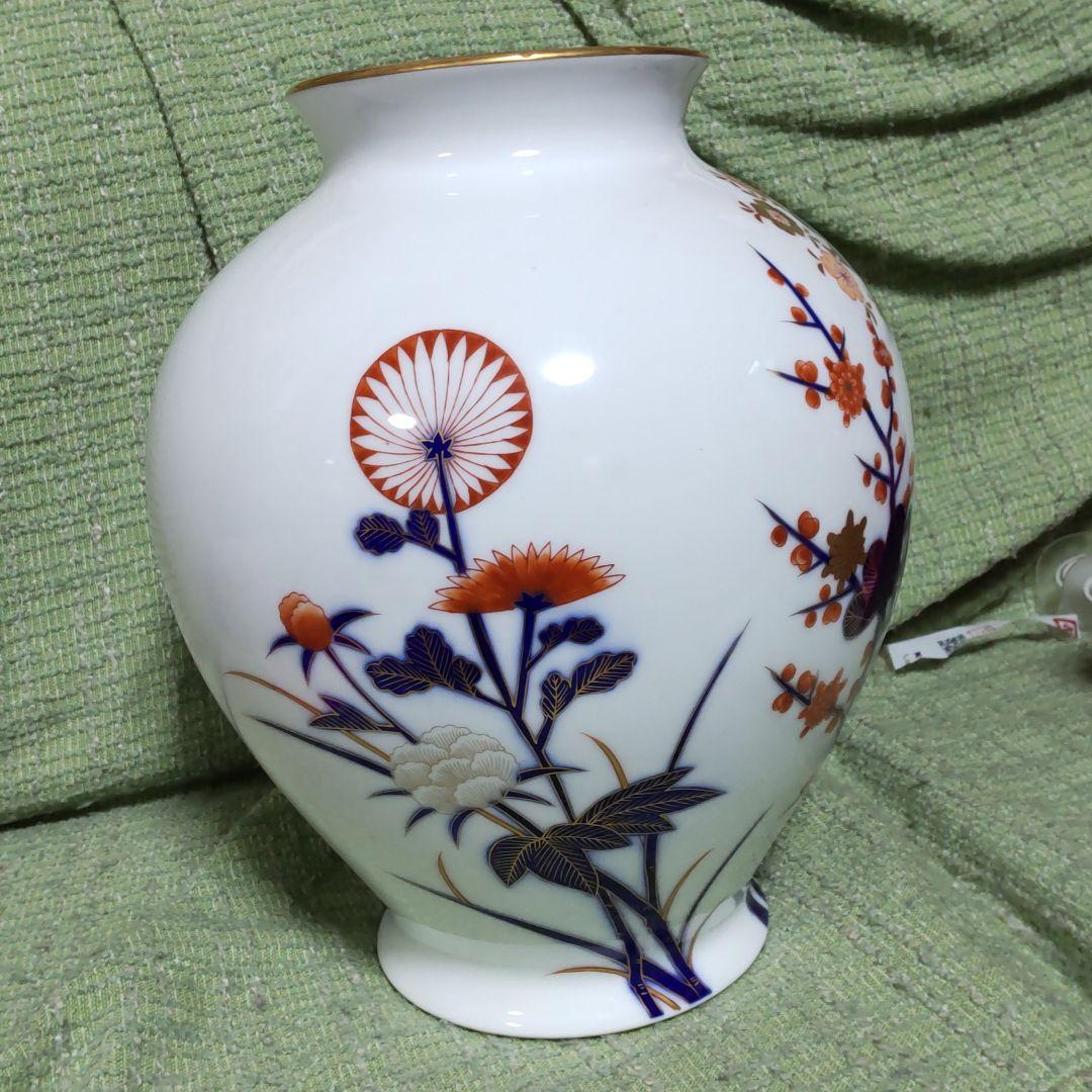 香蘭社花瓶　古伊万里四季木箱入り。楽天では、77.000円で