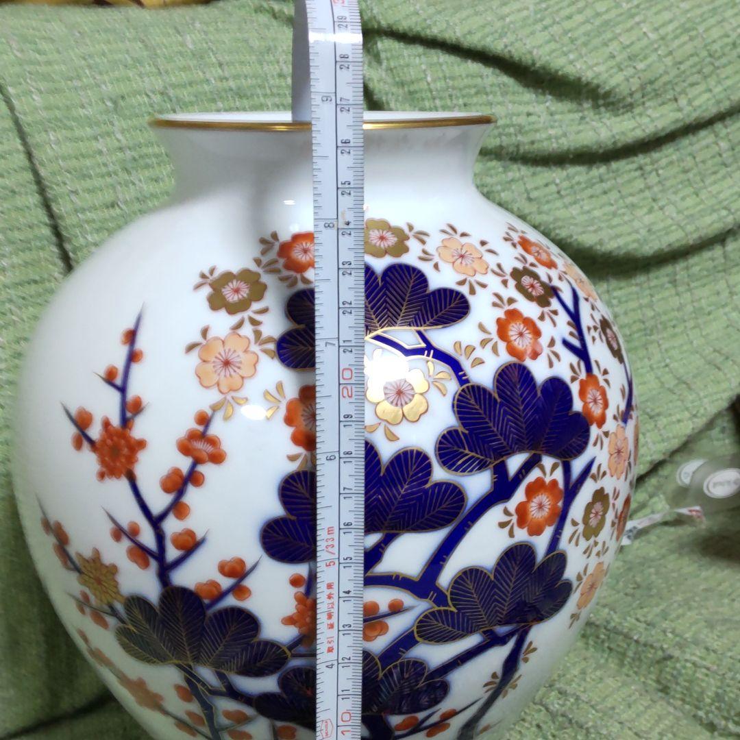 香蘭社花瓶　古伊万里四季木箱入り。楽天では、77.000円で