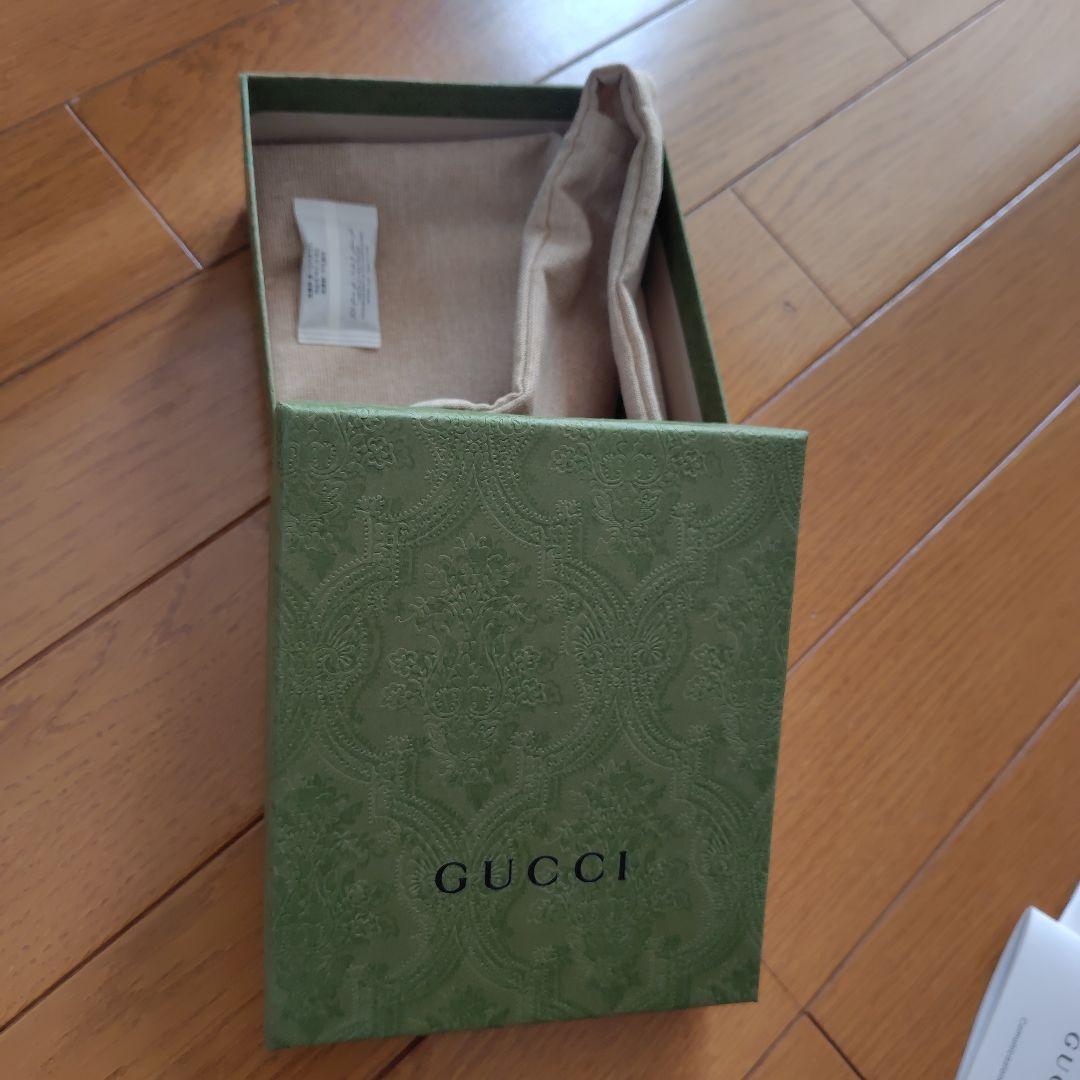 GUCCI レッド 二つ折り財布 箱付き
