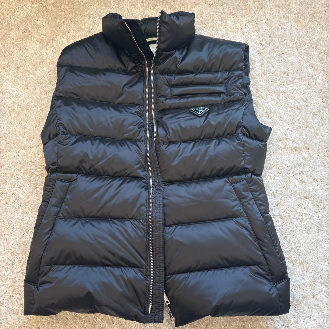 PRADA ブラック ダウンベスト