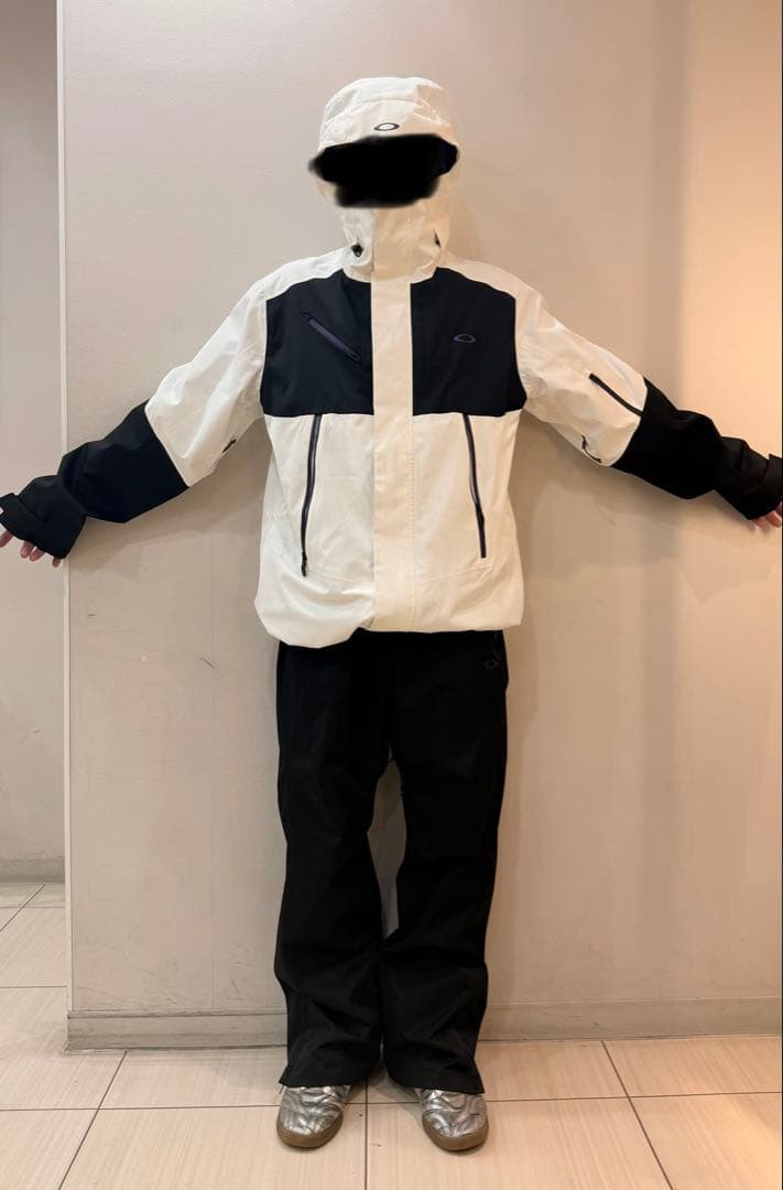 Oakley スノーボードウェア　上下セット　白黒