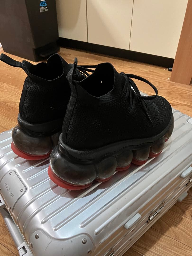 グラウンズ　黒 ハイカット スニーカー メッシュ