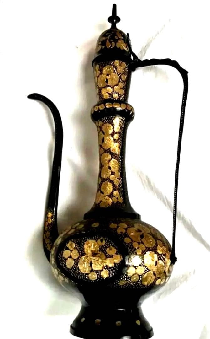 ヴィンテージアラジンのポット/ピッチャーは美しく手描きされています。