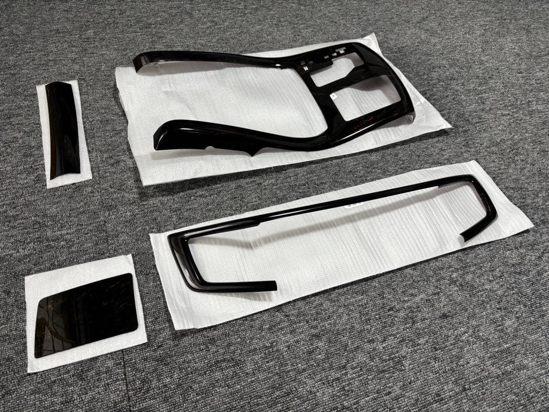 20系ヴェルファイア前期・後期用・黒金木目貼り付けパネル・新品未使用