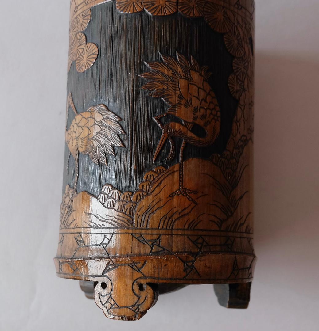 ☆李朝☆３足付/鶴・亀の模様の竹製の筆筒