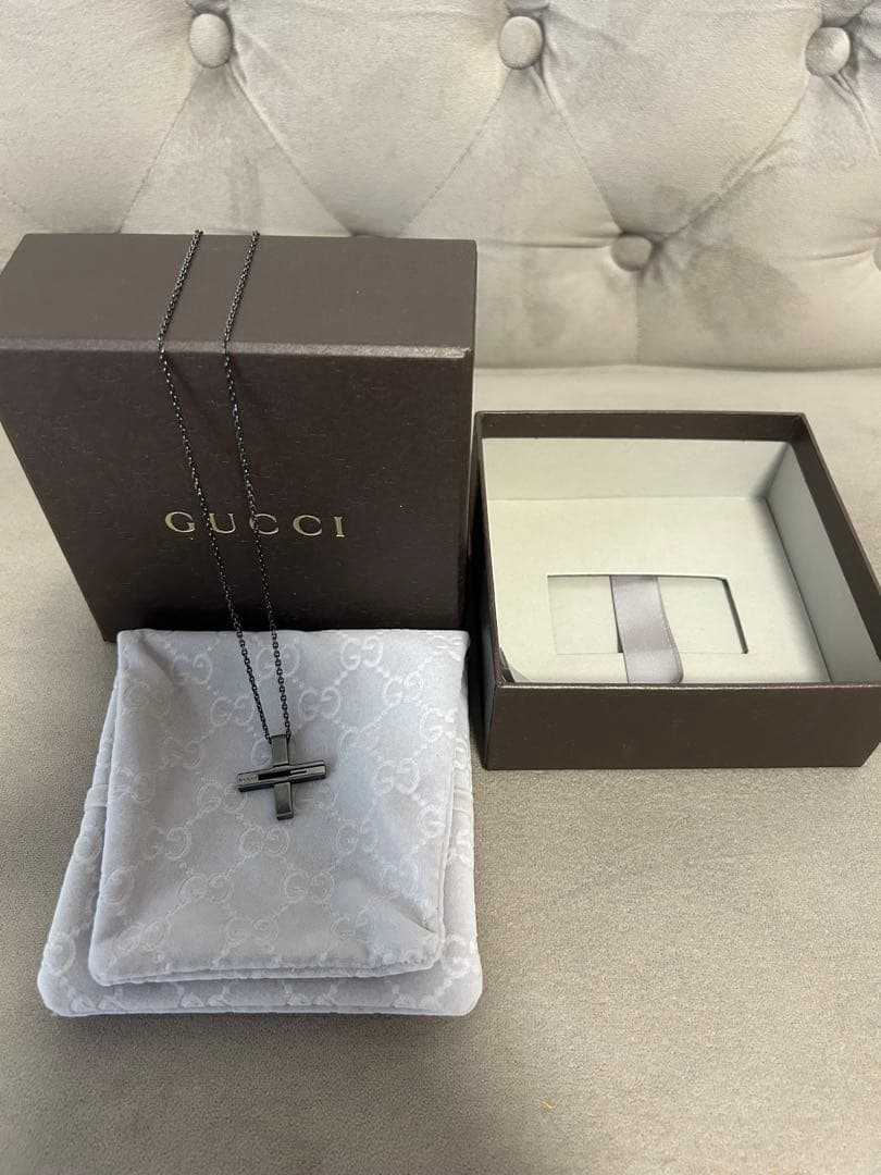 GUCCI ブラック クロスネックレス　正規品