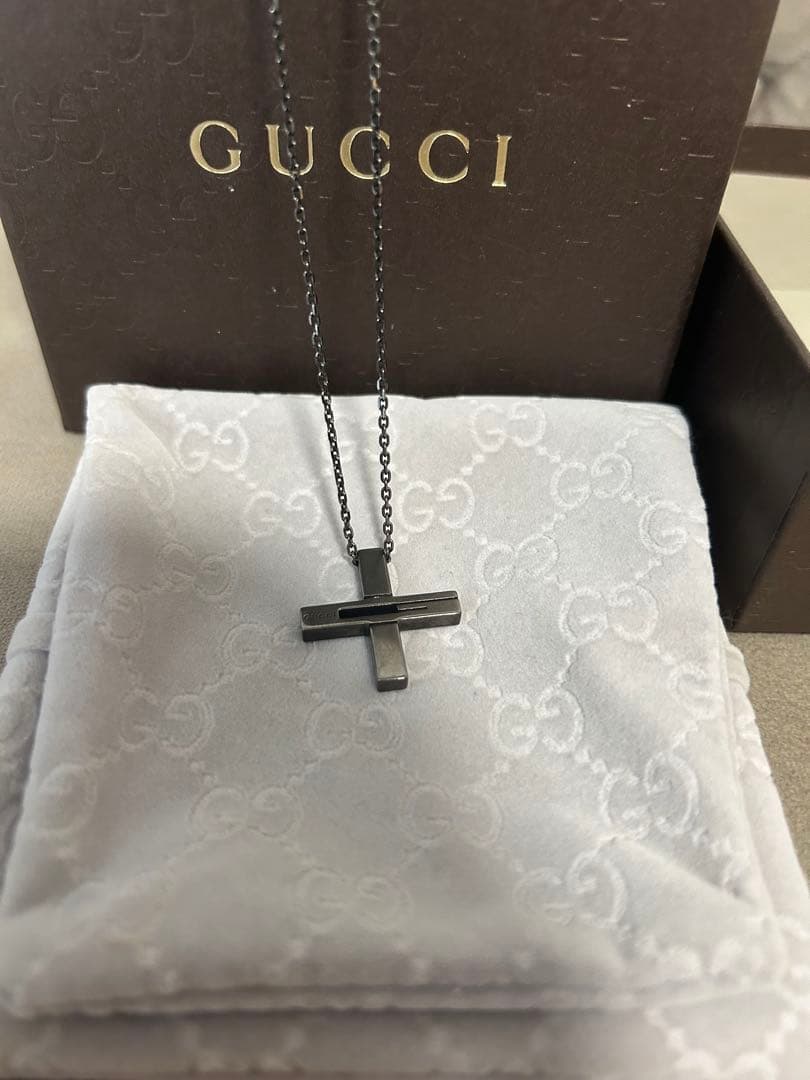 GUCCI ブラック クロスネックレス　正規品