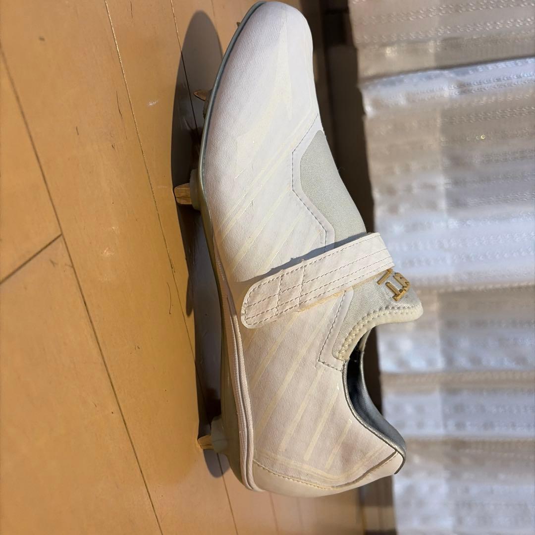 ZETTホワイト スパイクシューズ