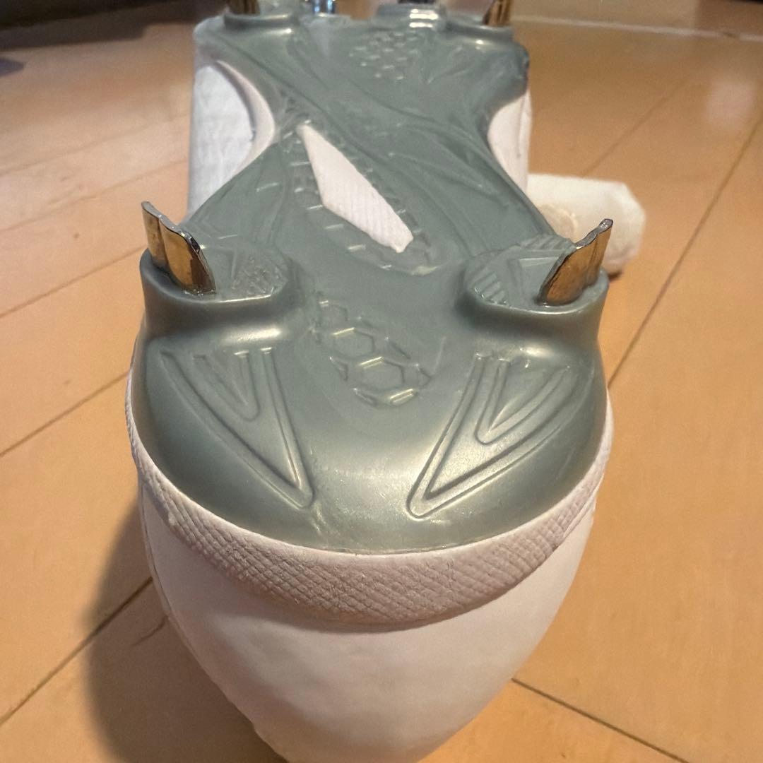 ZETTホワイト スパイクシューズ