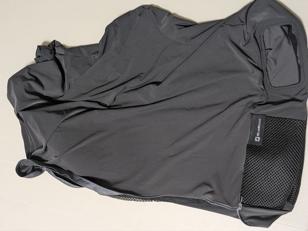 「頭を冷やして眠る。」快眠半導体冷却枕「サイバーチルピロー」 （色：グレー）