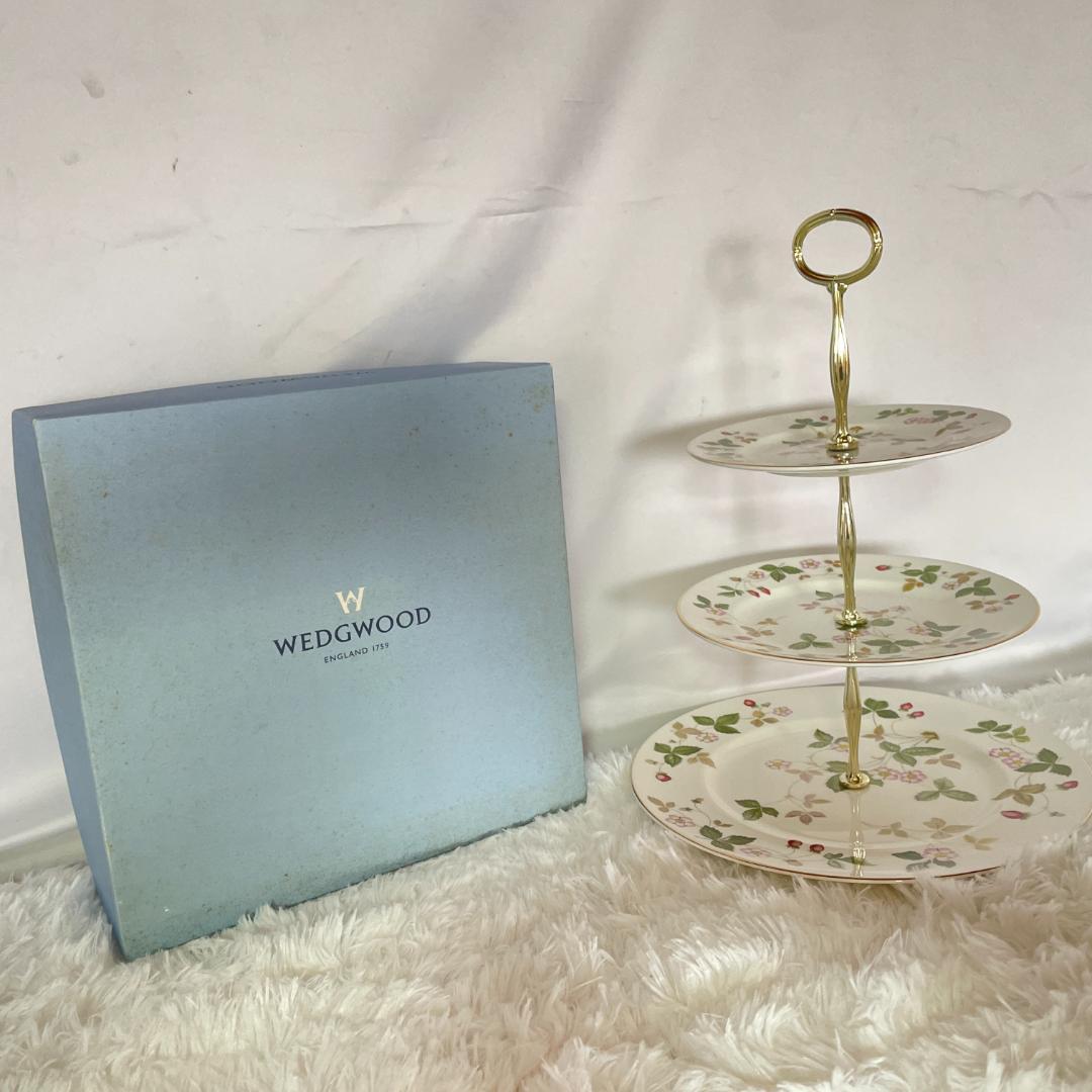 ウェッジウッド ワイルドストロベリー アフタヌーンティー用３段ケーキスタンド