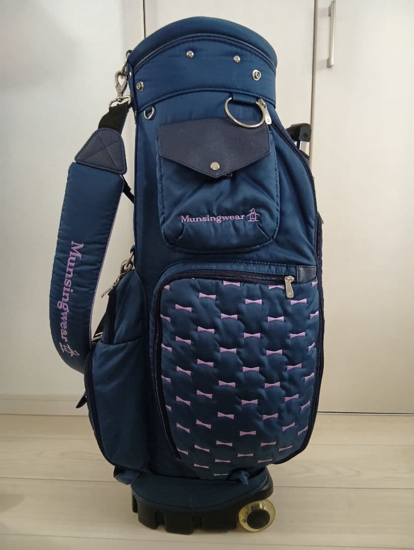 レディース中古収納式キャリーハンドル付きMunsingwearキャディバッグ
