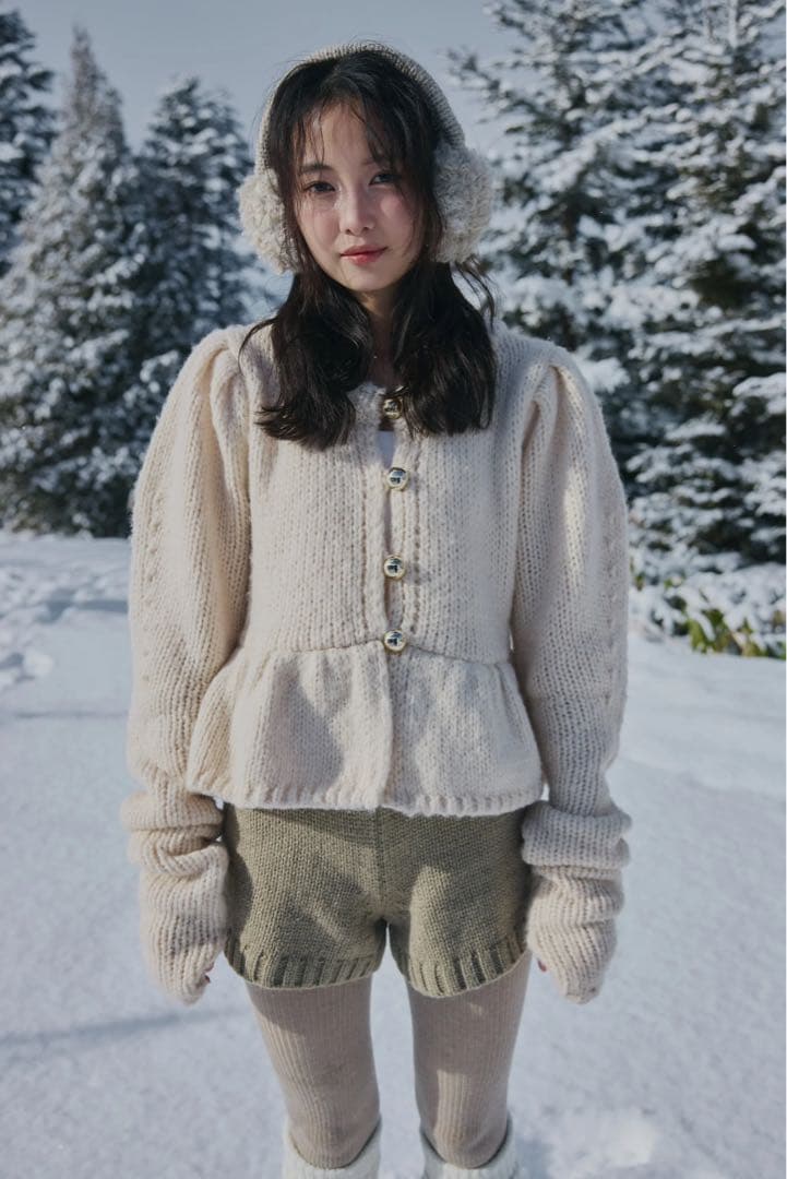 な*な様 andequal gold button puff sleeve kn