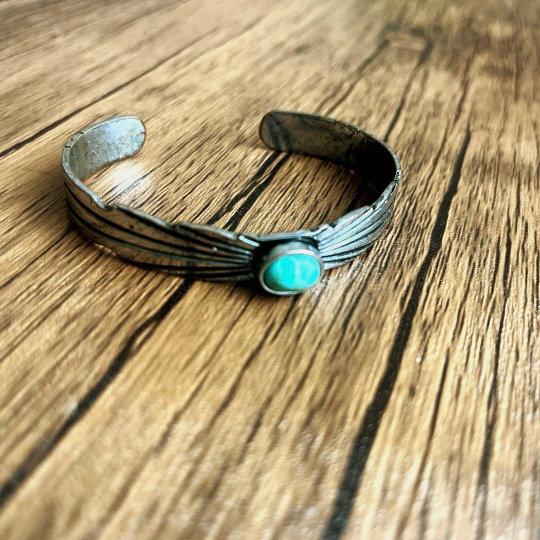 ターコイズストーンシルバーバングル　ナバホ族アクセサリー似インディアンジュエリー