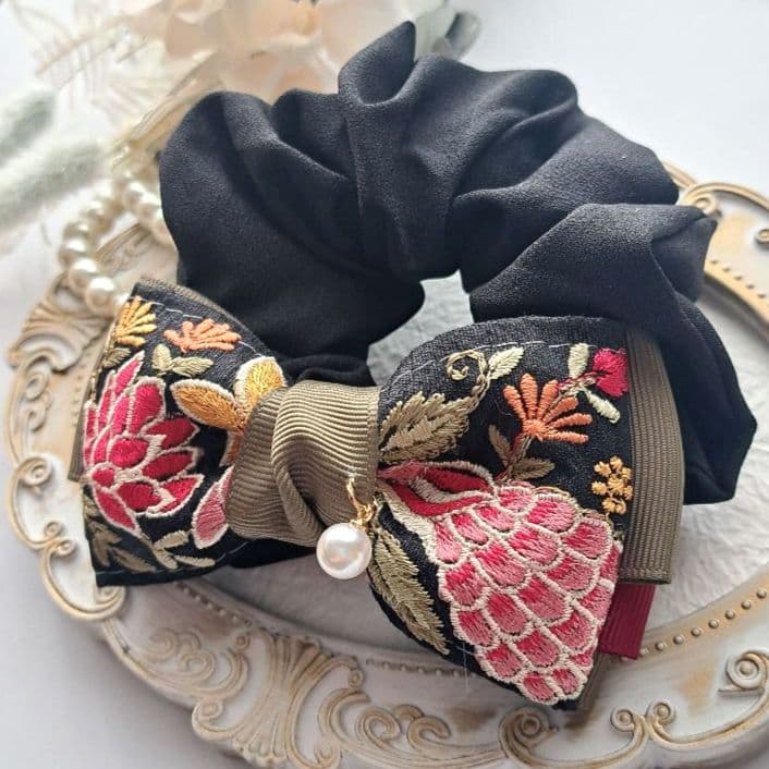 紅茶様お取引中⭐3249⭐❣️大人可愛い華やかアクセ❣️オリジナル✴インド刺繍