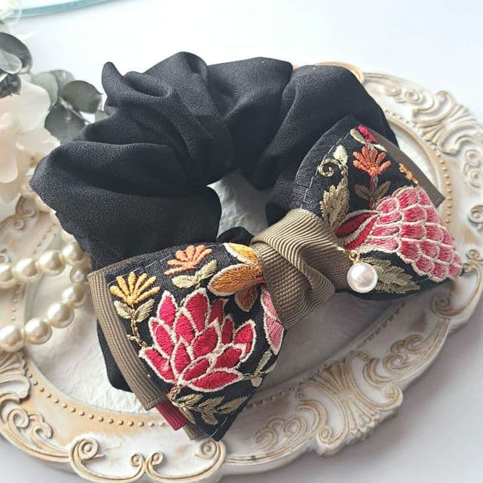 紅茶様お取引中⭐3249⭐❣️大人可愛い華やかアクセ❣️オリジナル✴インド刺繍