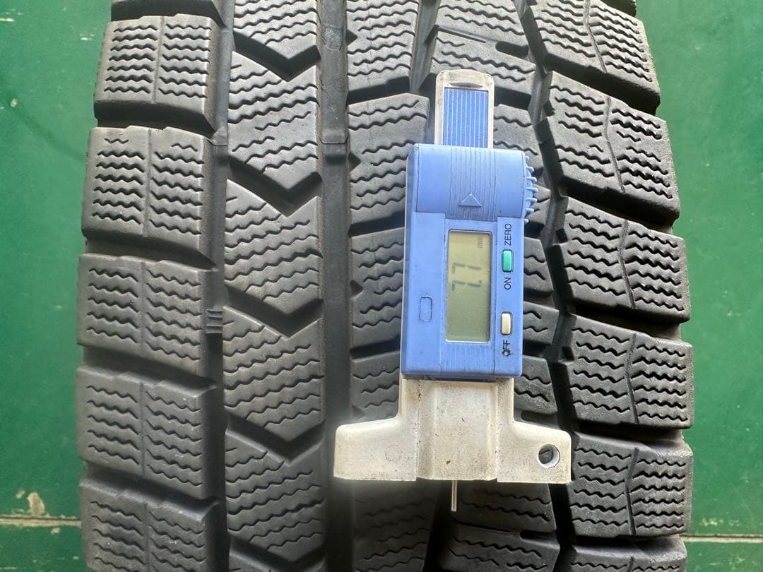 ダンロップWINTER 205/60R16 WM02 4本セット