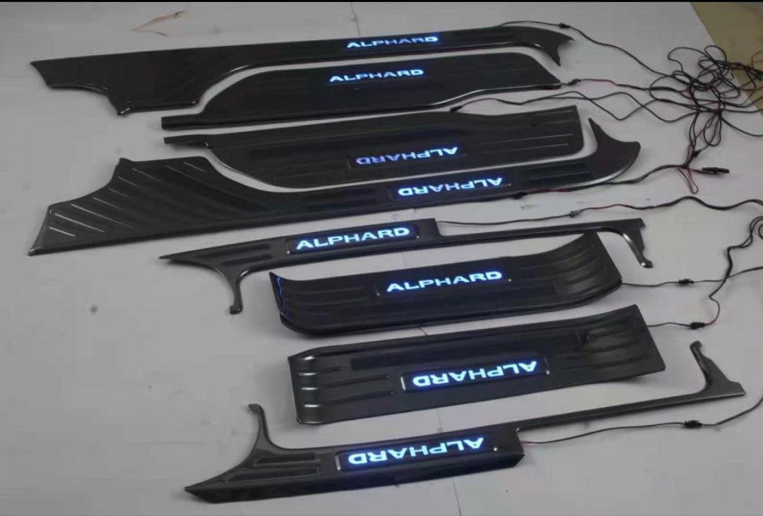 【新品・未使用】トヨタ ALPHARD 30系 スカッフプレート LED 内装