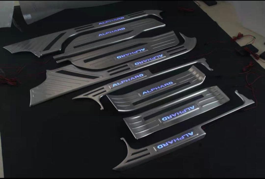 【新品・未使用】トヨタ ALPHARD 30系 スカッフプレート LED 内装