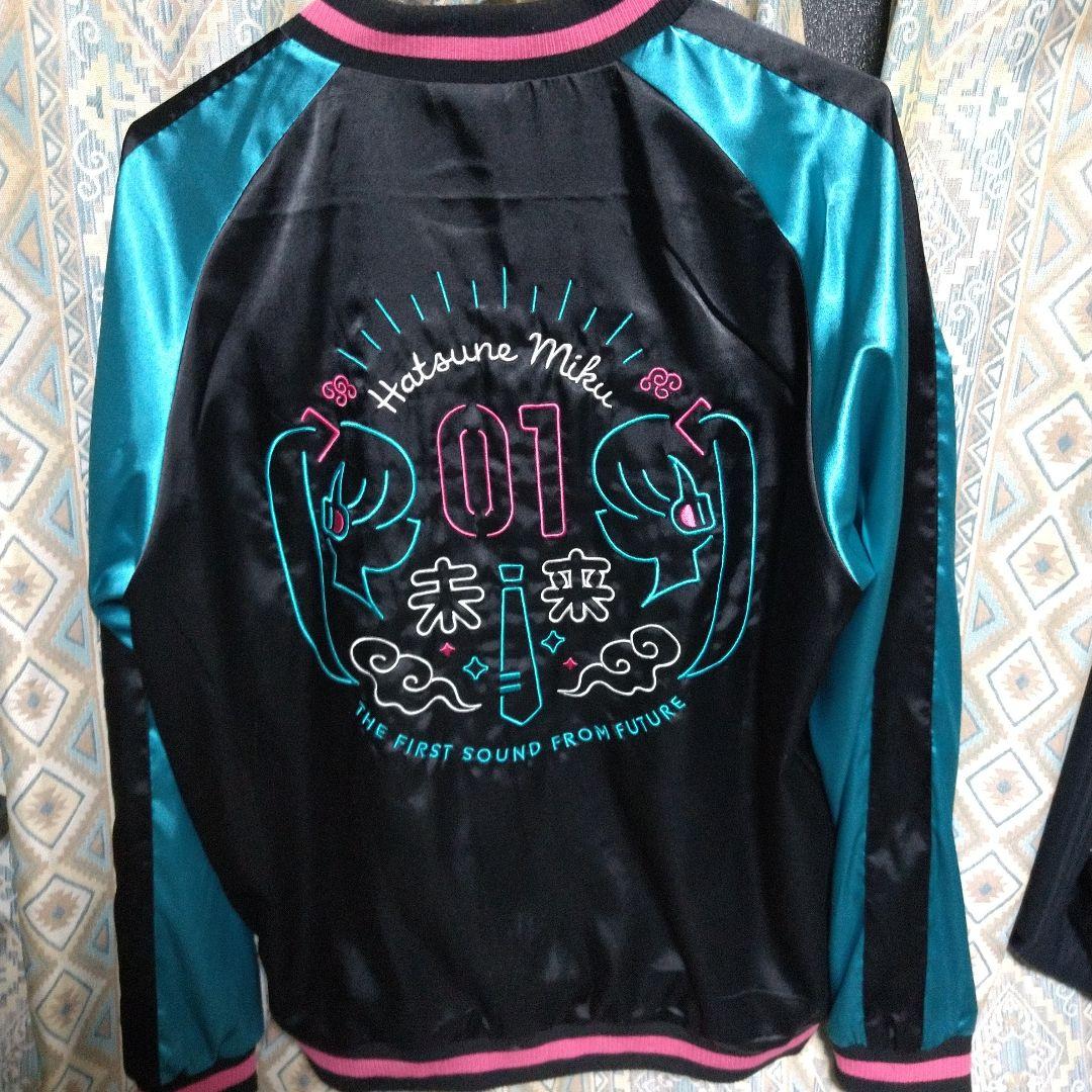 め*め様 初音ミク リバーシブル 刺繍スカジャン