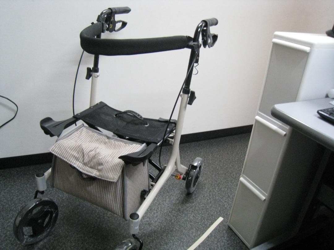 四輪 歩行車 ショッピングターン 安寿 アロン化成 送料無料 バッグ付き ①