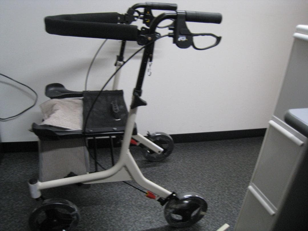 四輪 歩行車 ショッピングターン 安寿 アロン化成 送料無料 バッグ付き ①